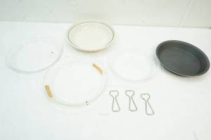 lot 4 image: pie plates