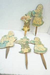 lot 9 image: vintage yard holiday decor