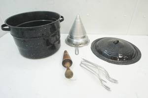 lot 23 image: enamel canner