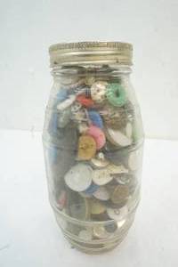 lot 29 image: quart jar of buttons
