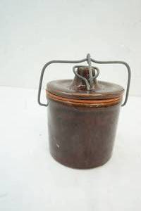 lot 39 image: vintage cheese crock