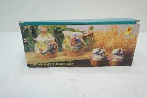 lot 47 image: ceramic salt and pepper shakers
