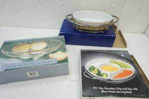lot 70 image: silverplated serving sets