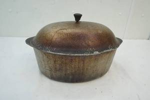 lot 80 image: hammered aluminum cooking pot with lid