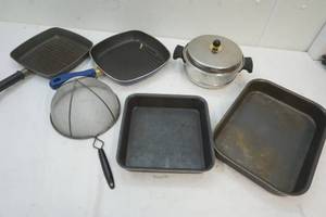 lot 88 image: cookware and cake pans