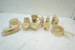 lot 95 image: Pfaltsgraff dinner set