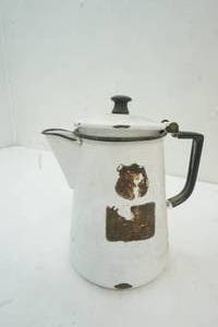lot 118 image: Vintage Enamel Coffee pot with out the inners