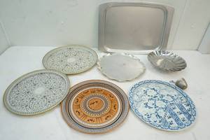 lot 124 image: Tea ball, Tin decorative serving platters