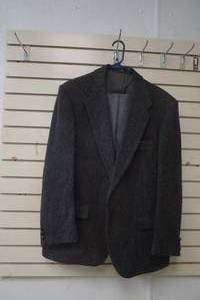 lot 163 image: 100% wool Blazer size XL & Gray Dress Pants Levis possible 36W