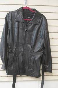 lot 175 image: Womens Leather Size M Jacket