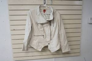 lot 185 image: Womens White 22W G.I.L.I Jacket