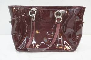 lot 199 image: NEW Coach Purse
