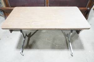lot 243 image: table on wheels
