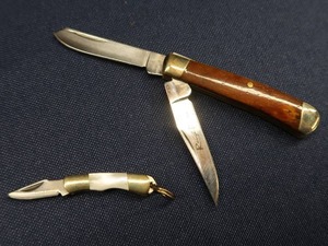 2 TINY ROUNGH RIDER POCKET KNIVES