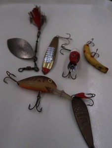 VINTAGE FISHING LURES LOT OF 6