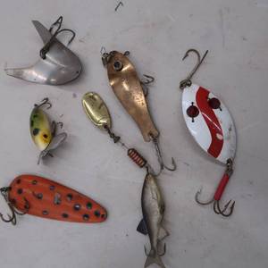 VINTAGE LURES NICE LOT OF 6