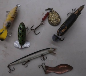 VINTAGE FISHING LURES LOT OF 6