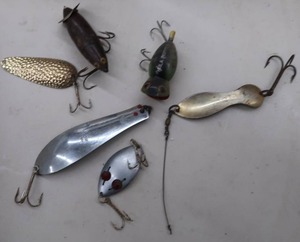 VINTAGE FISHING LURES LOT OF 6