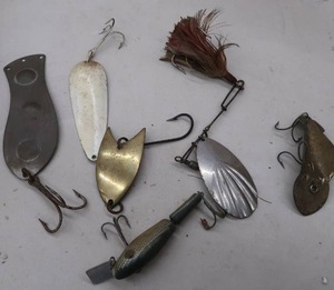 VINTAGE FISHING LURES LOT OF 6