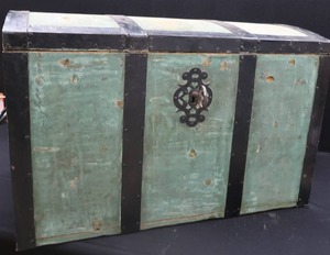 VERY COOL VINTAGE TRUNK