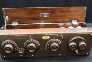 VINTAGE ATWATER KENT  RECEIVING SET