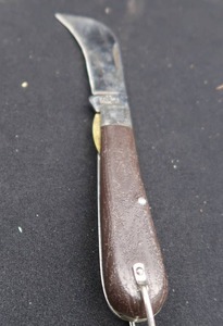 VINTAGE HAWKBILL FOLDING KNIFE.