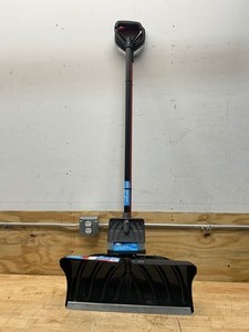 SUNCAST 24 Snow Pusher 7 Ice Scraper Combo