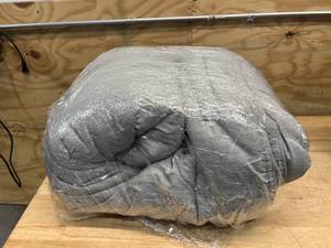 QUEEN Comforter and 2 Pillow Cases