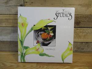 lot 112 image: Crystal Clear Studios Fragrance Lilies Divided Frosted Platter 14 Round