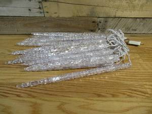lot 140 image: GE Energy Smart Random Sparkle LED 20pc Twinkling Ice Crystal Icicle Set, 100ct, Crystal White
