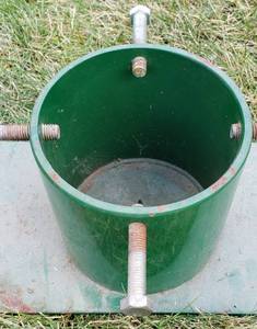 lot 84 image: Christmas Tree Stand - Heavy Duty