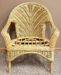 lot 106 image: Vintage Light Colored Heavy Duty Wicker Chair