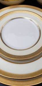 lot 19 image: Lenox S2A Pattern - By L B King & Company.