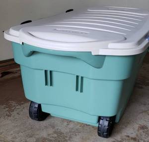 lot 76 image: Large Storage Tote wWheels - 45 US Gallons