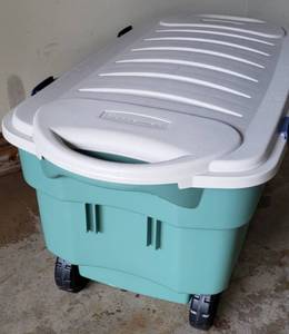 lot 77 image: Large Storage Tote wWheels - 45 US Gallons