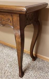 lot 29 image: Sofa Table
