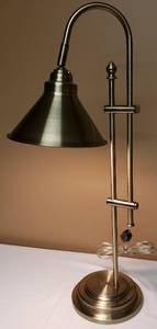 lot 37 image: Brushed Brass Adjustable Desk  Table Lamp