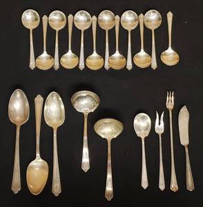 lot 46 image: Holmes & Edward Vintage Flatware - Inlaid with a D Monogram-145 Pieces