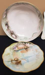 lot 47 image: Beautiful Limoge Seashell China Collection