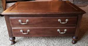 lot 17 image: Sherrill CTH Occasional Coffee Table wTwo Drawers-Well Made