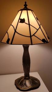 lot 22 image: Tiffany Style Table Lamp