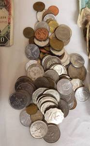 lot 94 image: Foreign Money - From Kenya & China