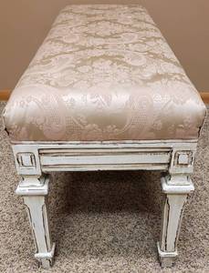 lot 14 image: Beautiful Vintage Bench