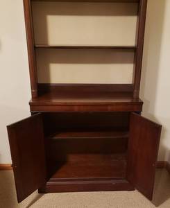 lot 322 image: Wonderful Display CabinetBookshelf with Storage-Made by Brandt
