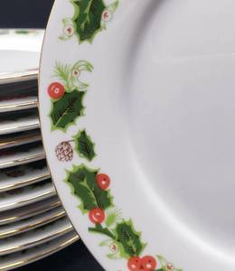 lot 140 image: Holly AppetizerDessert Plates