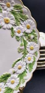 lot 111 image: Beautiful Daisy LuncheonAppetizer Plates-Set of 8