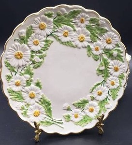 lot 142 image: Beautiful Daisy LuncheonAppetizer Plates-Set of 8