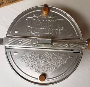 lot 188 image: Old Fashion Popcorn Popper