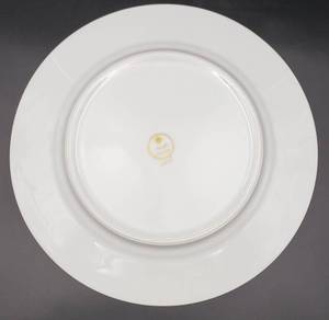 lot 204 image: Haviland Amaryllis Charger
