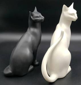 lot 232 image: Franklin Mint Counterpoint Tall Black & White Porcelain Cats